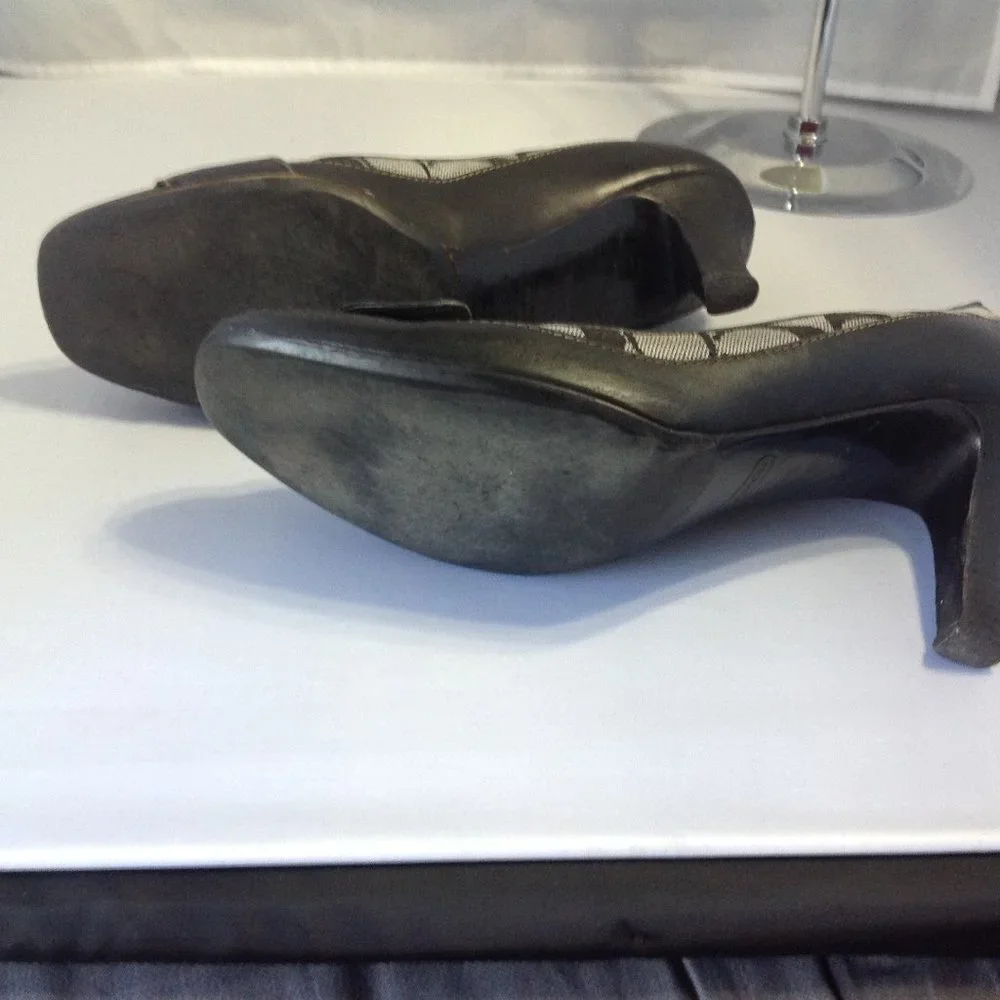 Coach Signature Leather Pumps Sz 8 1/2